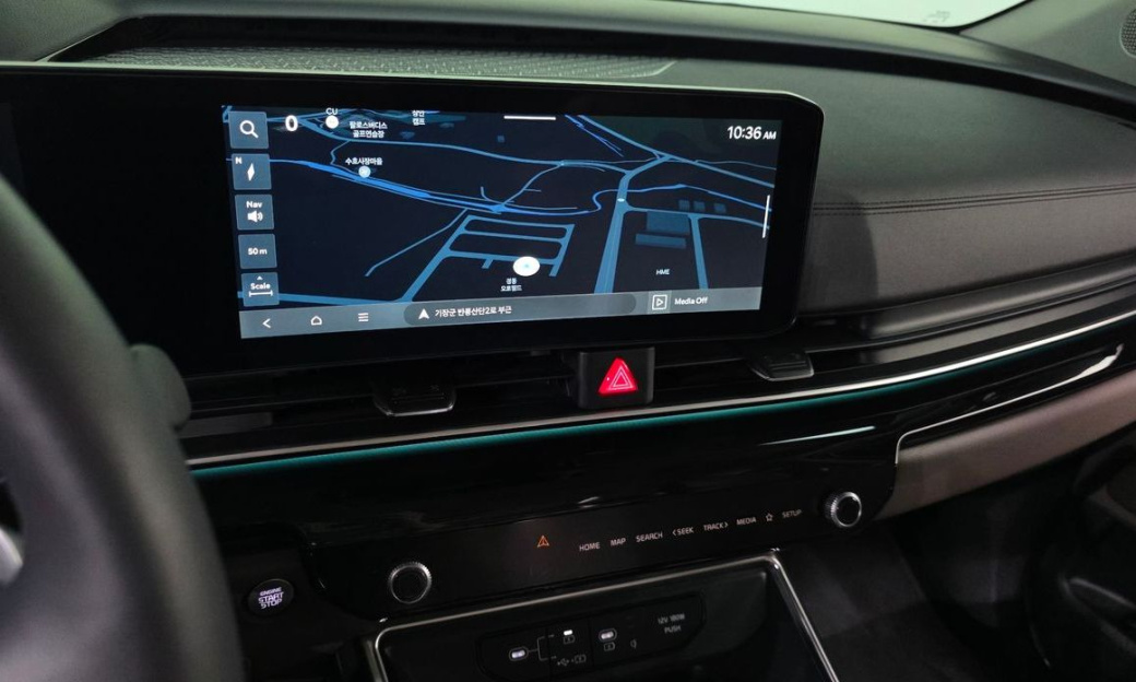 Kia Carnival 7-Seater Gravity, 2024