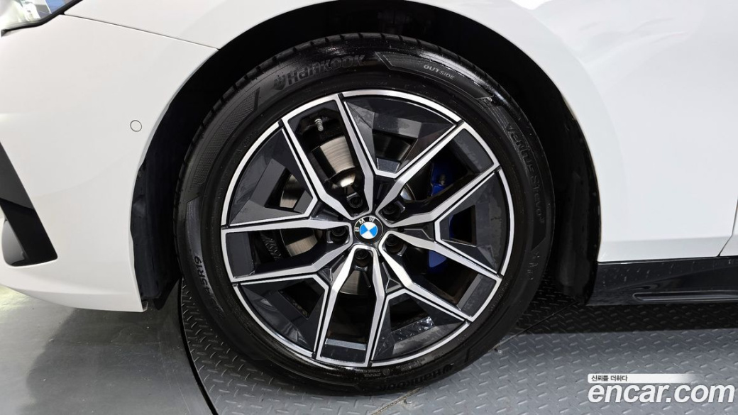 BMW 5-Series 520i M Sport, 2024