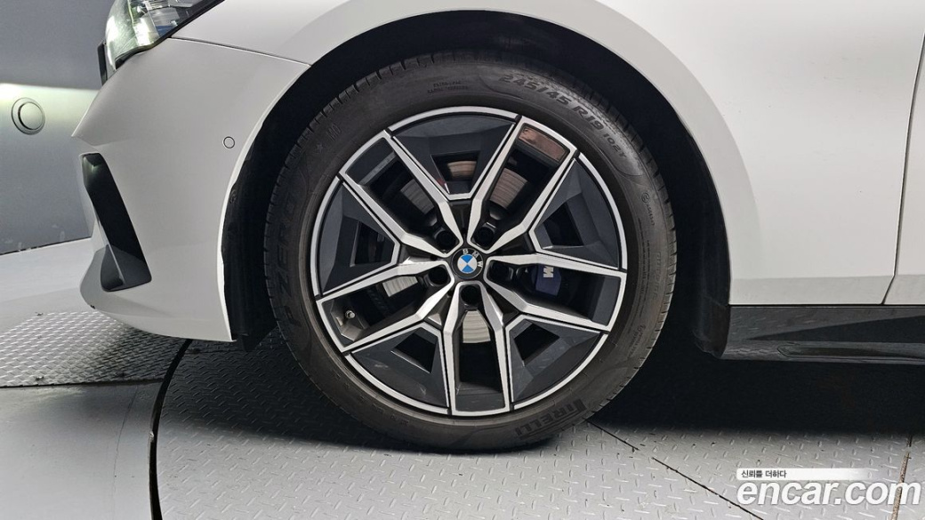 BMW 5-Series 520i M Sport, 2025