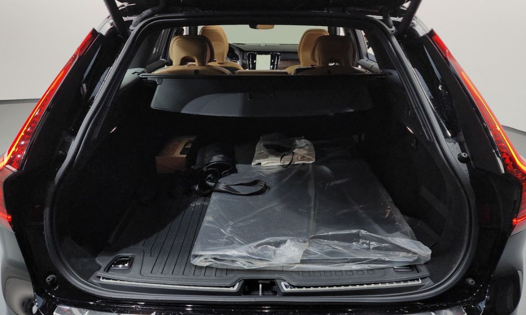 Volvo V90 B5 Ultimate AWD, 2024
