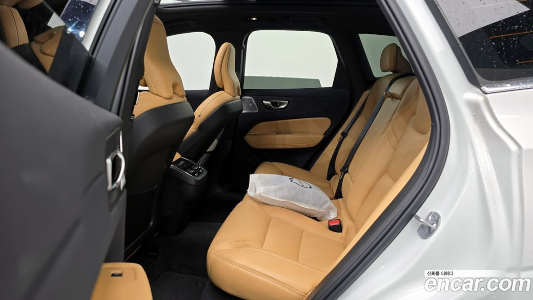 Volvo XC60 B6 Ultimate Bright, 2024