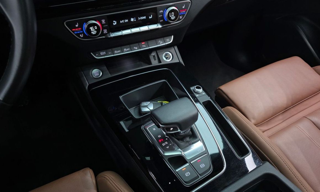 Audi Q5 45 TFSI Quattro Premium, 2022