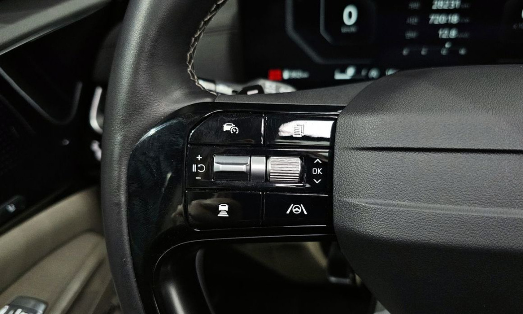 Kia Carnival 9-Seater Gravity, 2025