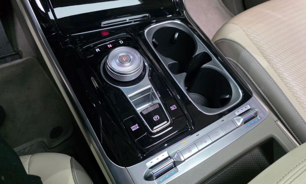 Kia Carnival 7-Seater Signature, 2023