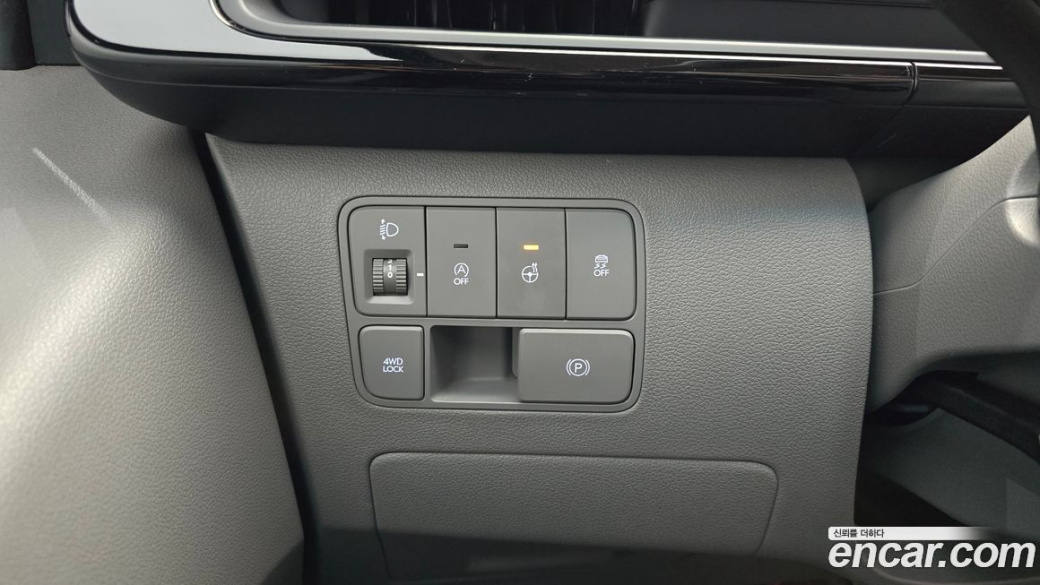 Hyundai Staria 4WD Lounge 9-Seater, 2022