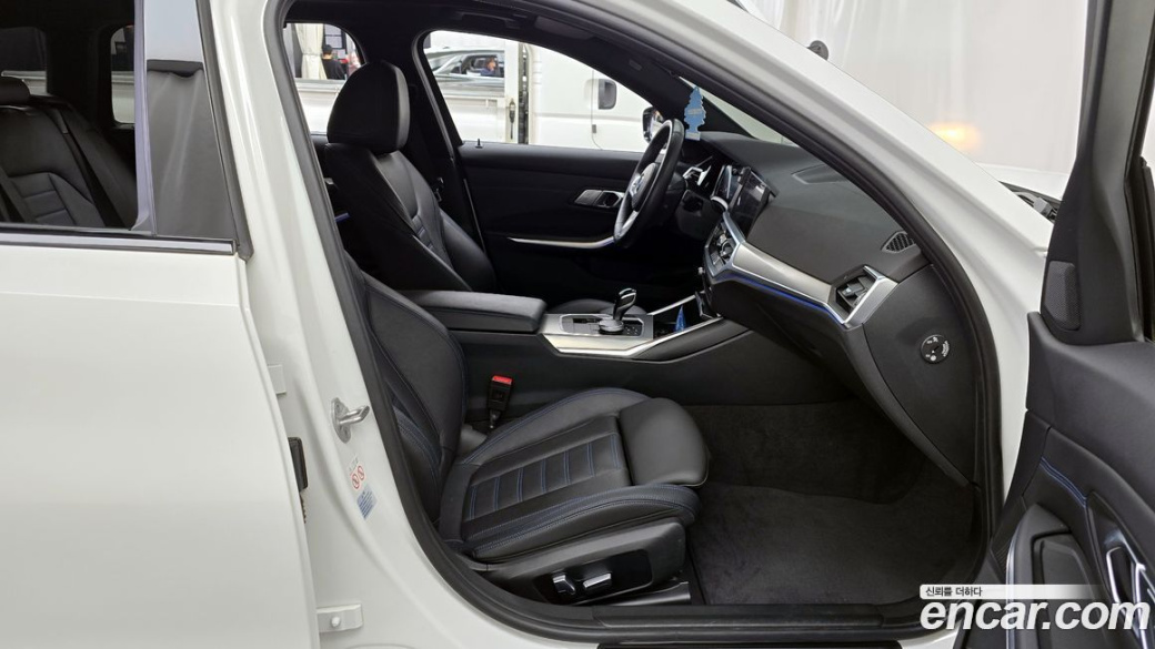 BMW 3-Series 320d Touring M Sport, 2022