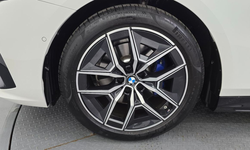 BMW 5-Series 520i M Sport, 2025