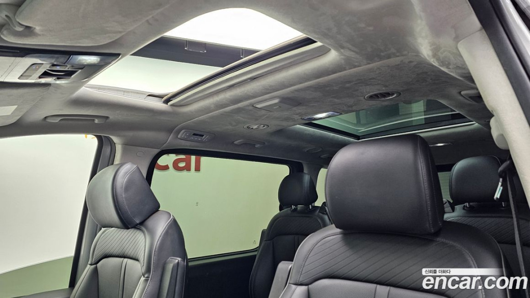 Hyundai Staria 4WD Lounge 9-Seater, 2024