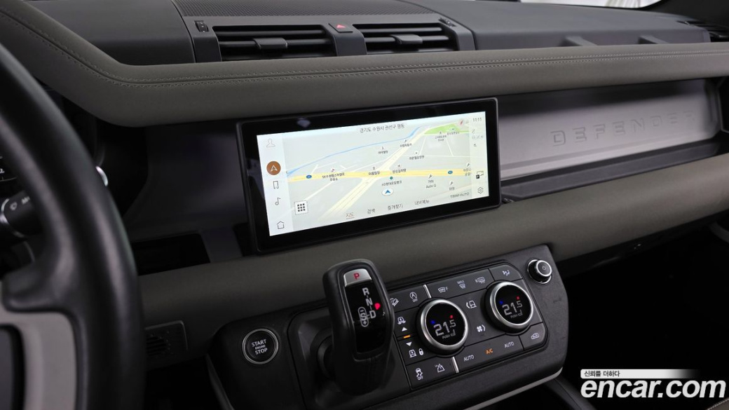 Land Rover Defender 110 D250 SE, 2022