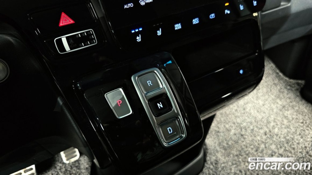 Hyundai Staria Lounge 9-Seater, 2022