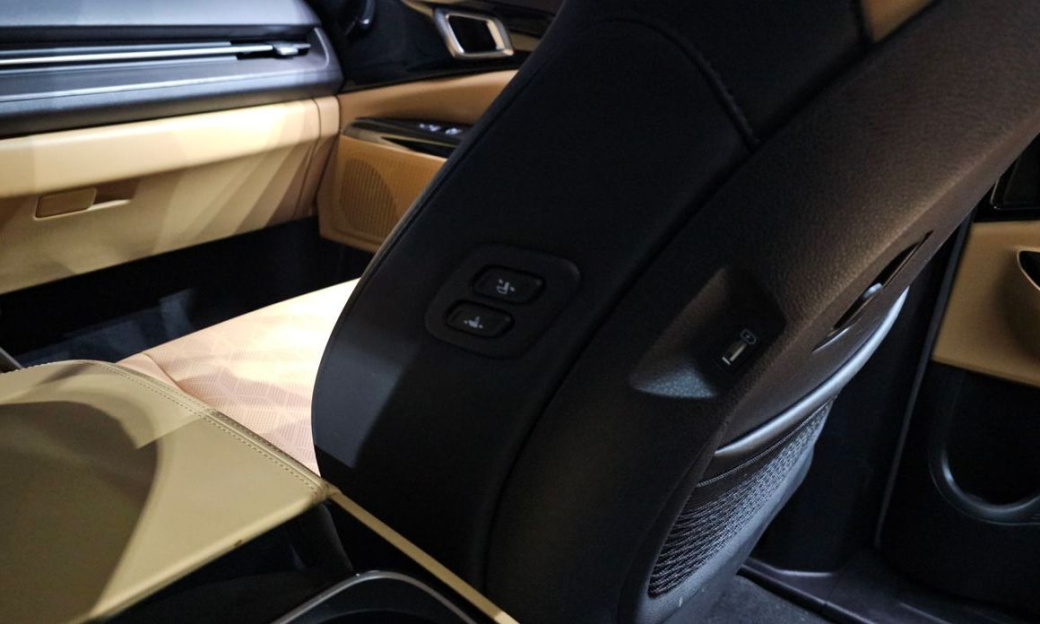 Kia Carnival 9-Seater Noblesse, 2023