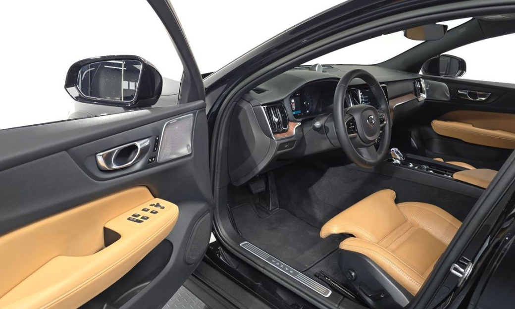 Volvo V60 B5 Ultimate AWD, 2023