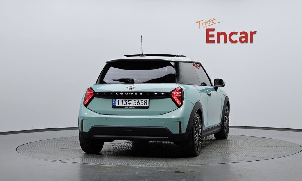 Mini Cooper Favoured, 2025