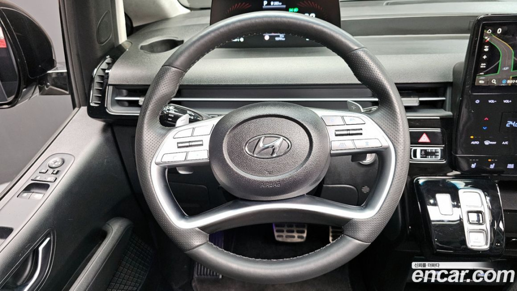 Hyundai Staria 4WD Lounge 9-Seater, 2024