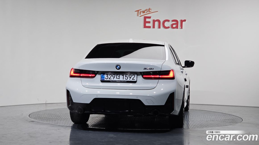 BMW 3-Series 320i M Sport, 2025