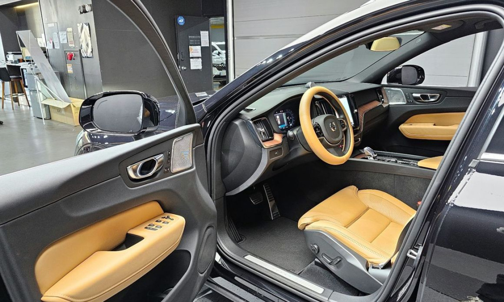 Volvo XC60 B6 Ultimate Bright, 2024