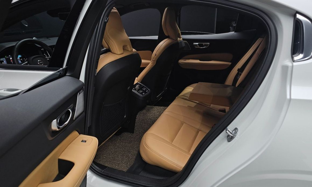 Volvo S60 B5 Ultimate Bright, 2024