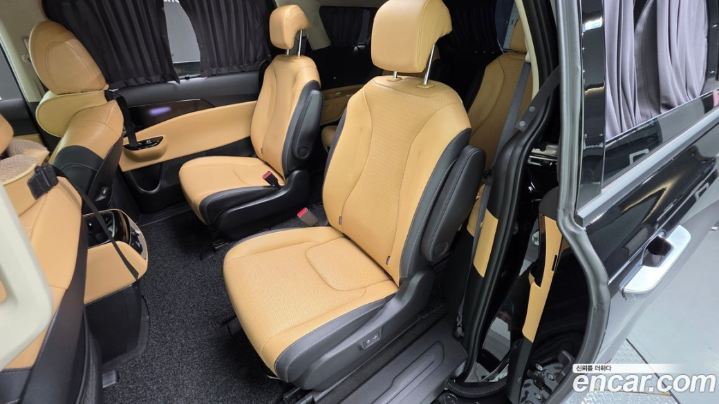 Kia Carnival 9-Seater Signature, 2023