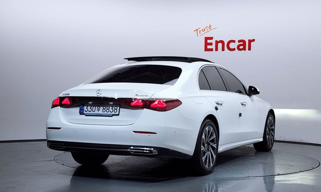 Mercedes-Benz E-Class E300 4MATIC Exclusive, 2024