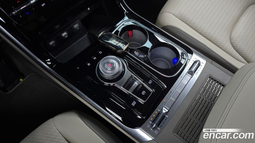 Kia Carnival 9-Seater Hi-Limousine, 2023