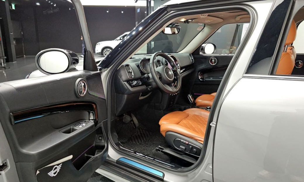 Mini Countryman Classic Plus Launch Pack, 2024