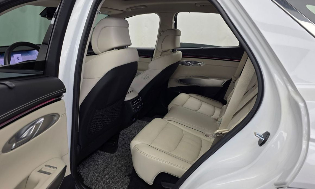 Genesis GV70 2.5T Gasoline 2WD, 2025