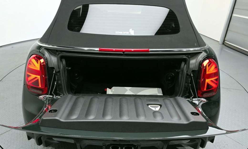 Mini Cooper Convertible JCW, 2024
