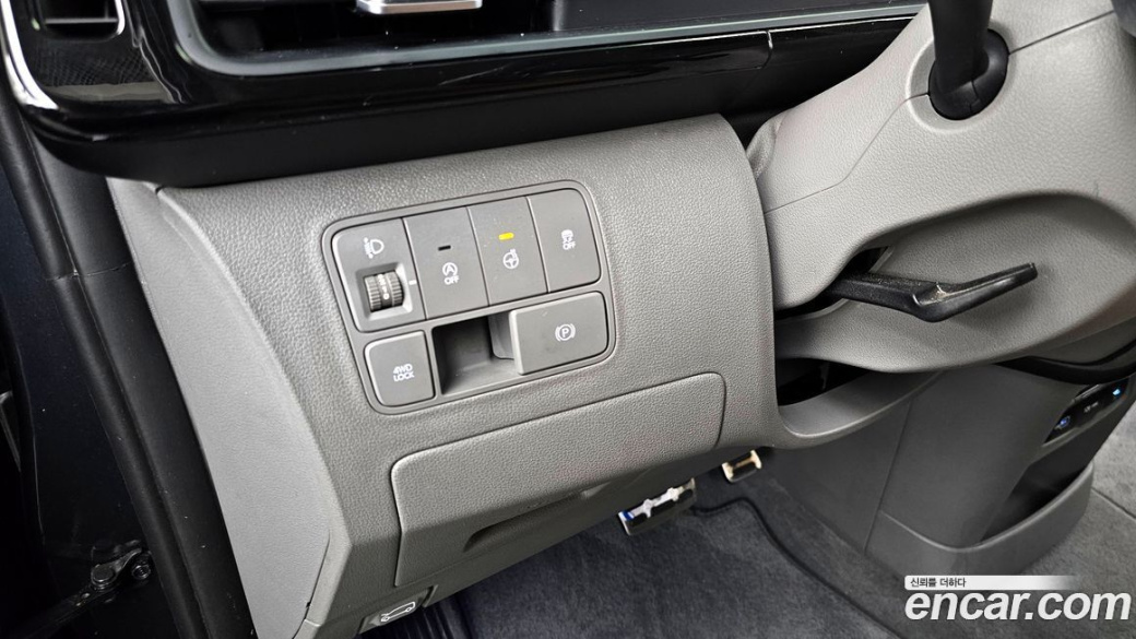Hyundai Staria 4WD Lounge 9-Seater, 2025