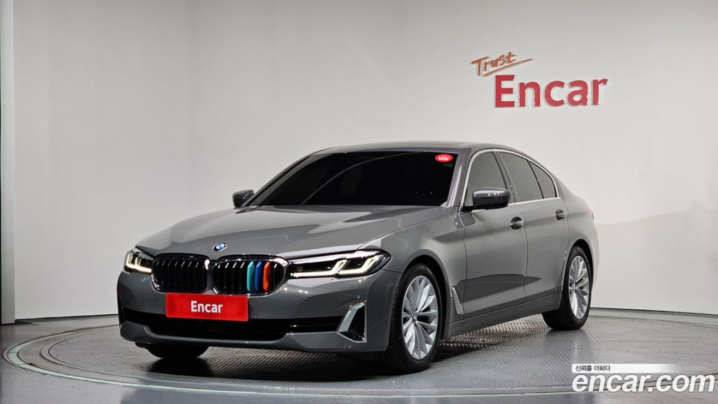 BMW 5-Series 520i Luxury, 2022