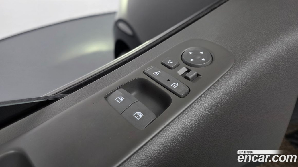 Hyundai Staria 4WD Lounge 7-Seater, 2022