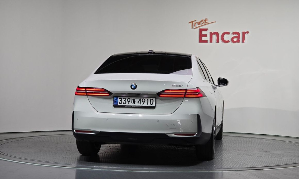 BMW 5-Series 520i, 2024