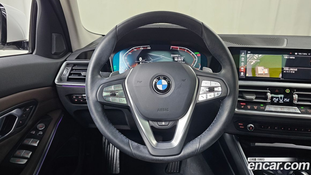 BMW 3-Series 320i Luxury, 2022