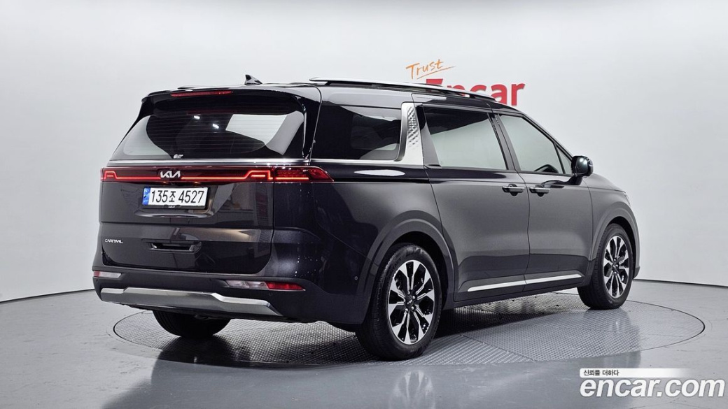 Kia Carnival 9-Seater Signature, 2023