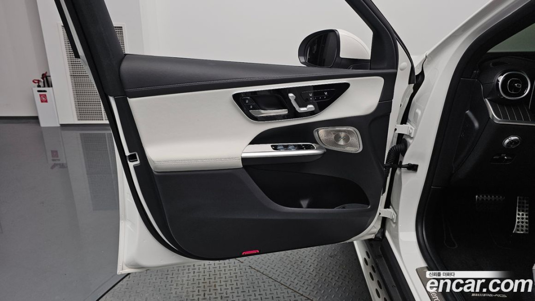 Mercedes-Benz GLC-Class GLC300 4MATIC AMG Line, 2024