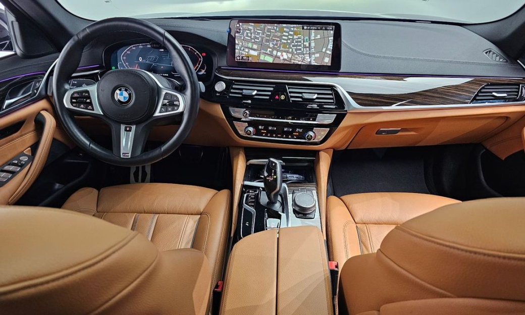 BMW 5-Series 520i M Sport, 2022