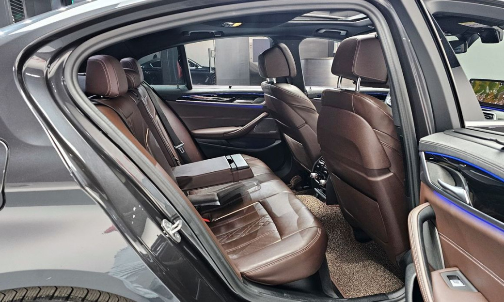 BMW 5-Series 530i xDrive M Sport Package, 2022