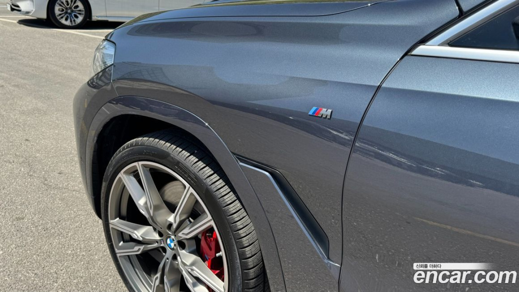BMW X6 M50i, 2022