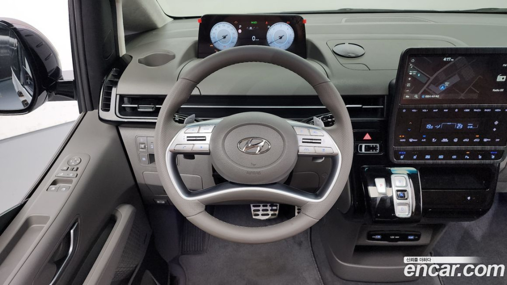 Hyundai Staria 4WD Lounge 9-Seater, 2023