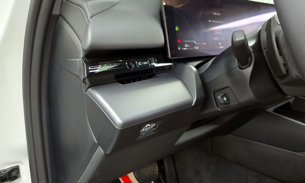 BMW 5-Series 520i, 2024