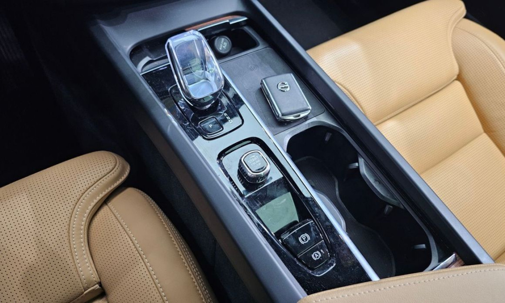 Volvo XC60 B5 Ultra Bright, 2025