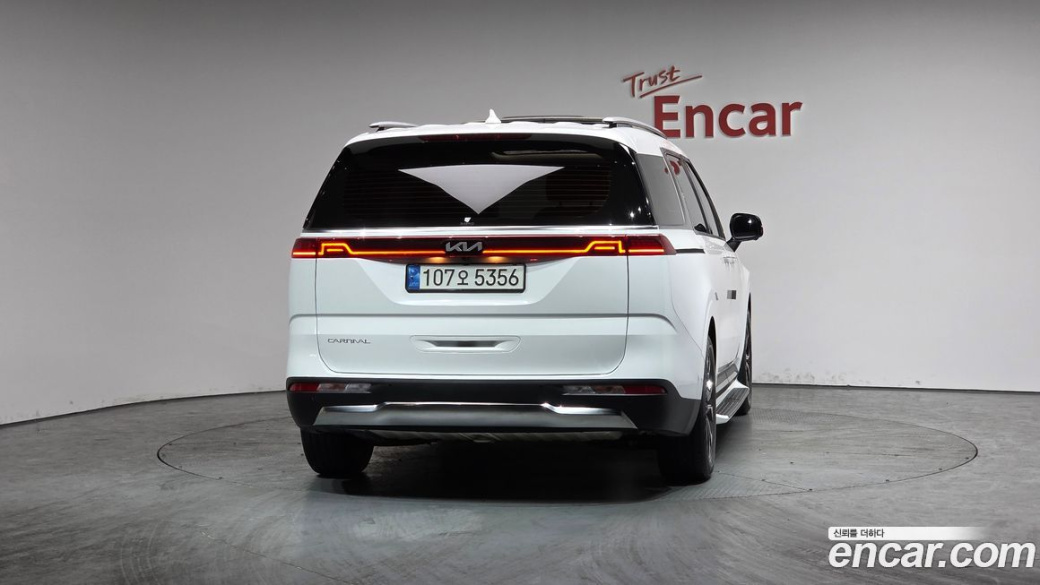 Kia Carnival 7-Seater Signature, 2023