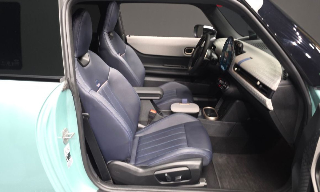 Mini Cooper Favoured, 2025