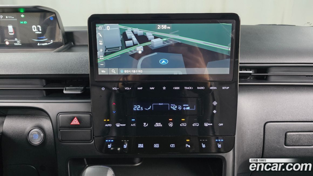 Hyundai Staria Tourer 11-Seater, 2025