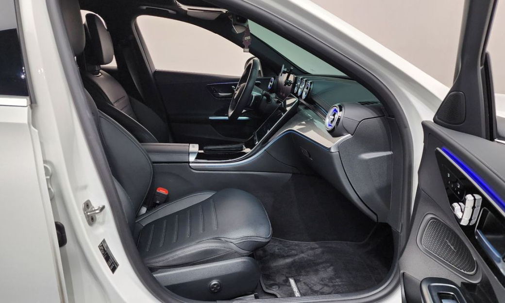 Mercedes-Benz C-Class C200 AMG Line, 2025