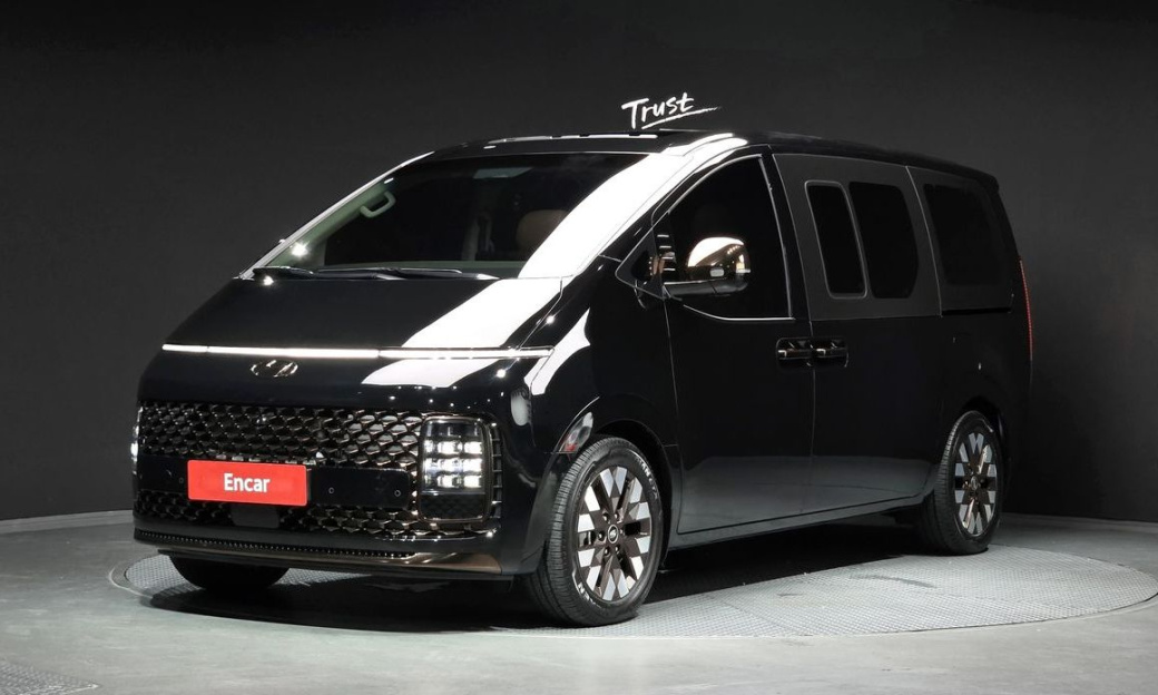 Hyundai Staria 4WD Lounge 9-Seater, 2023