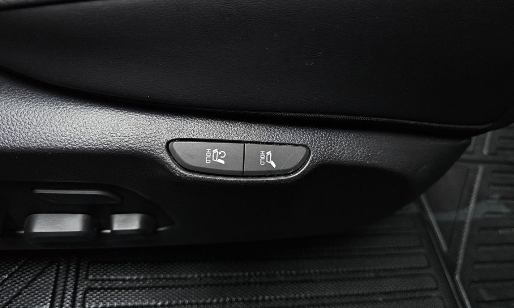 Kia Carnival 7-Seater Signature, 2023