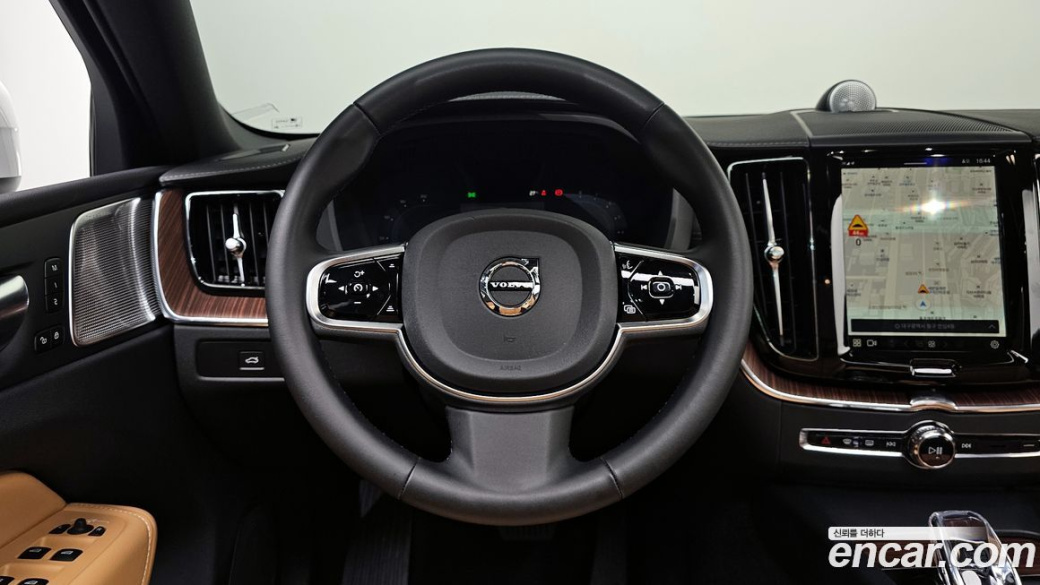 Volvo XC60 B5 Ultimate Bright, 2024