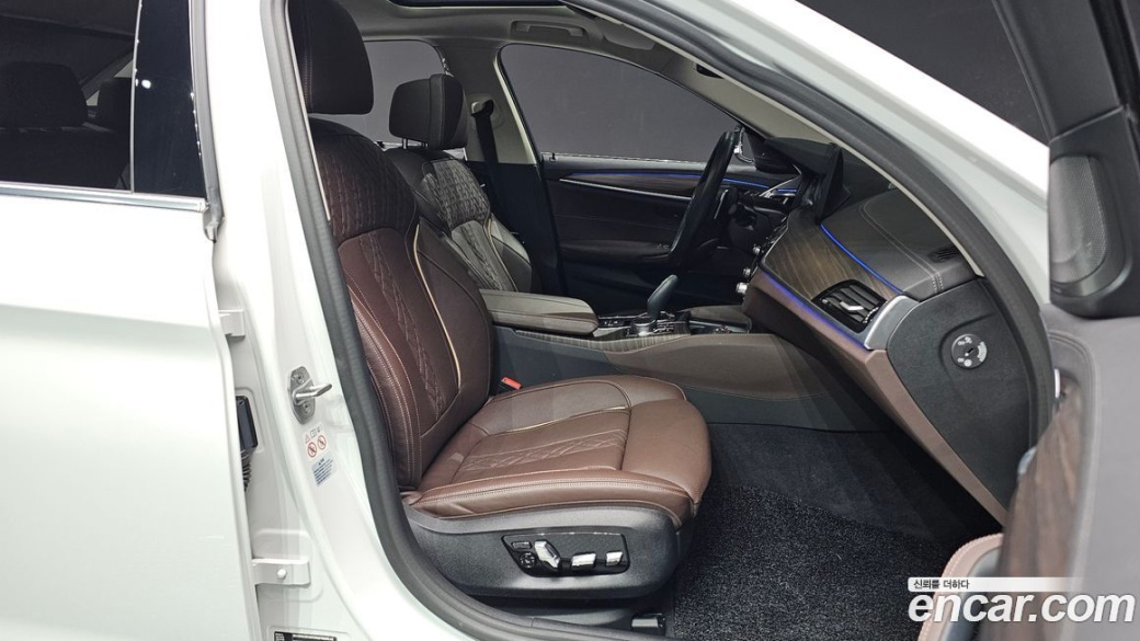BMW 5-Series 530i xDrive Luxury, 2022