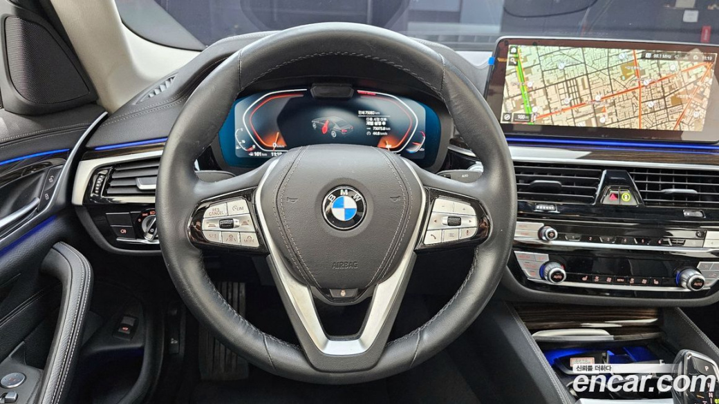 BMW 5-Series 520i Luxury, 2023