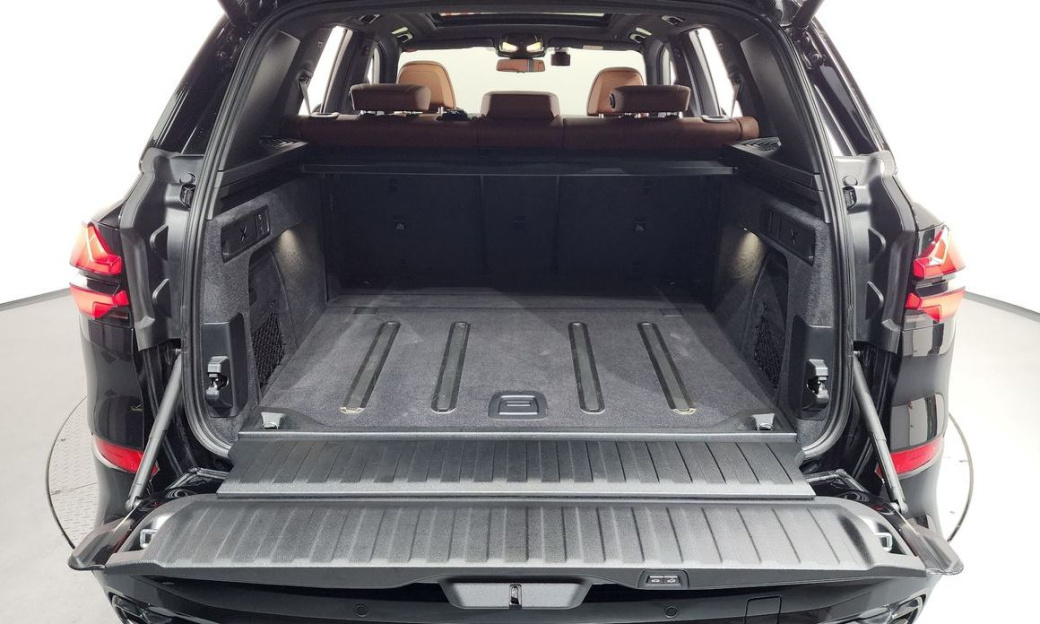 BMW X5 M60i, 2024
